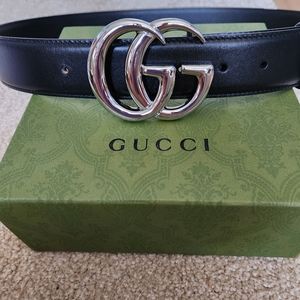 New Gucci GG womens black leather belt.